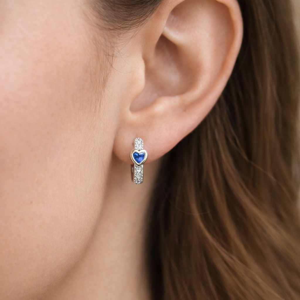 Argolla Huggie Corazón Circón Agua Marina 12 mm