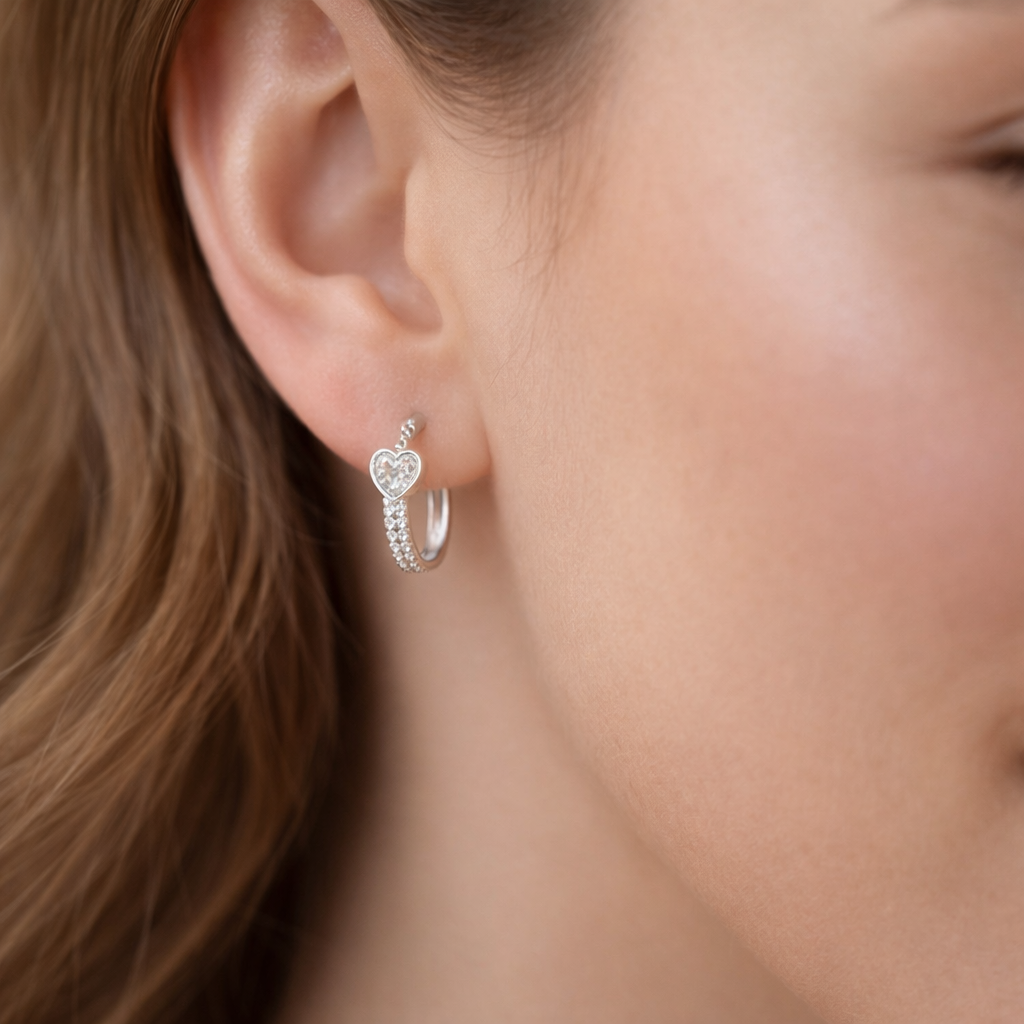 Argolla Huggie Corazón Circones 12 mm