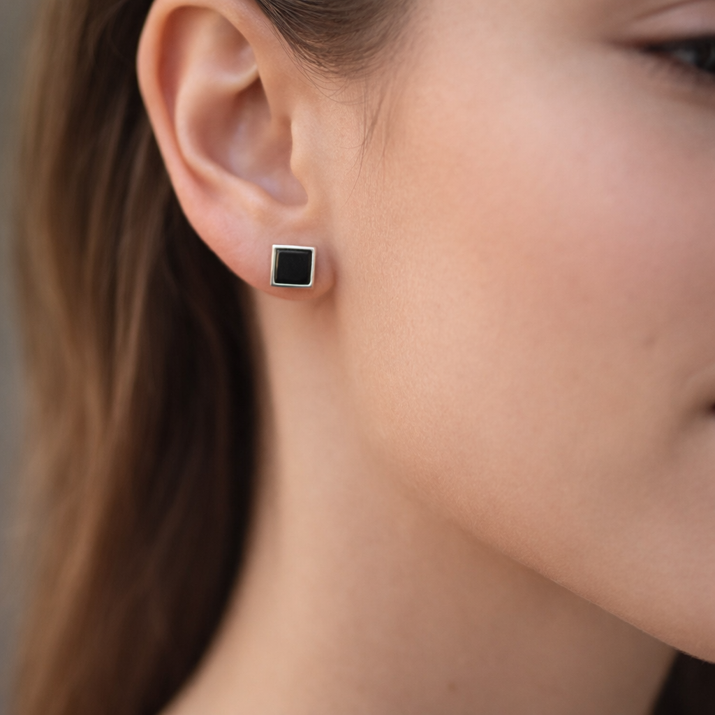 Aro Cuadrado Esmaltado Negro 7x7 mm