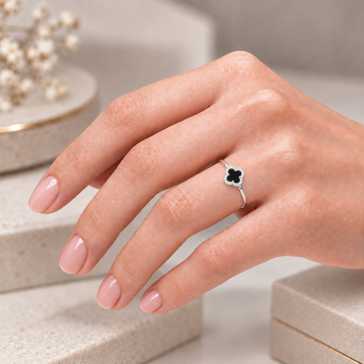 Anillo Trébol de la Suerte Circones Ónix