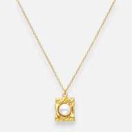 Collar Figura Abstracta Perla