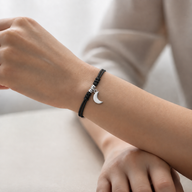 Pulsera Hilo Negro Ajustable Media Luna