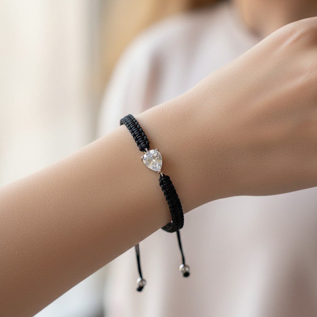 Pulsera Hilo Negro Ajustable Gota Circón