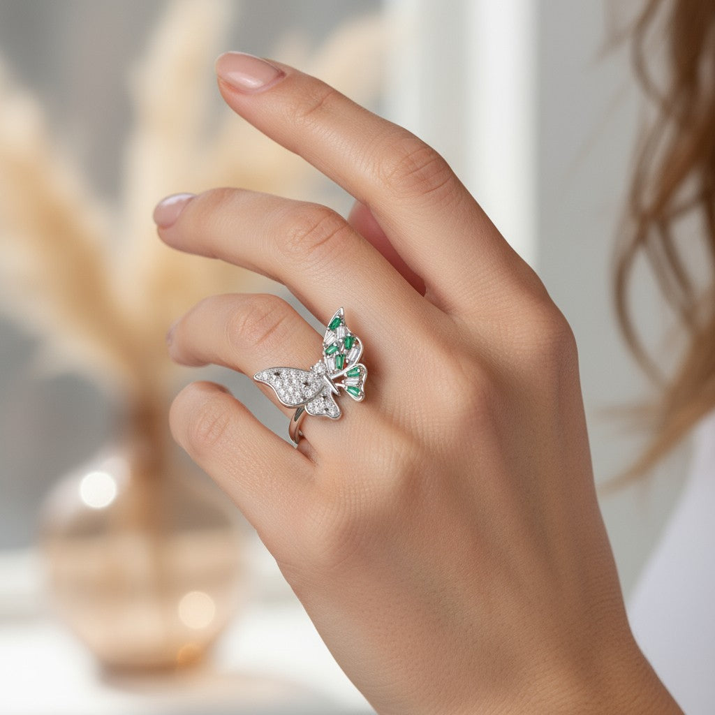 Anillo Mariposa Circones Baguette Esmeralda