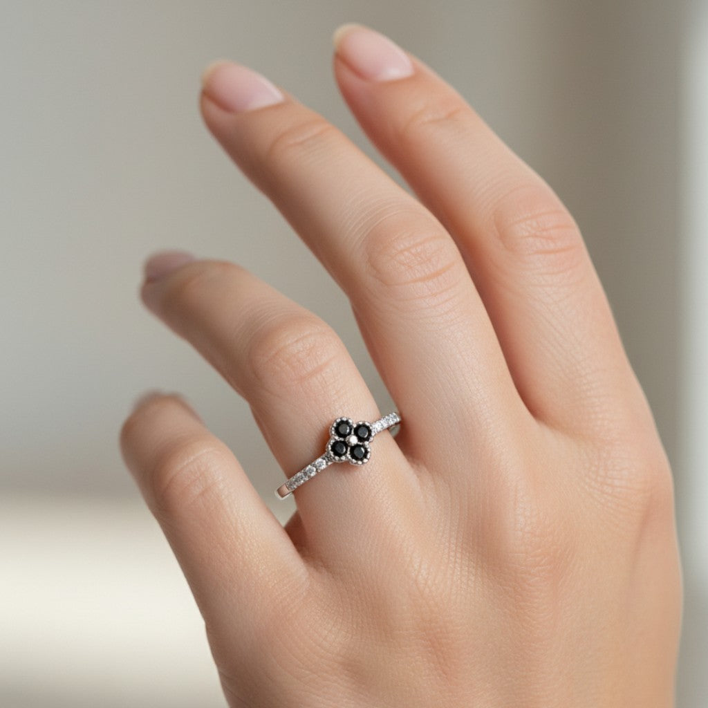 Anillo Trébol de la Suerte Circones Ónix