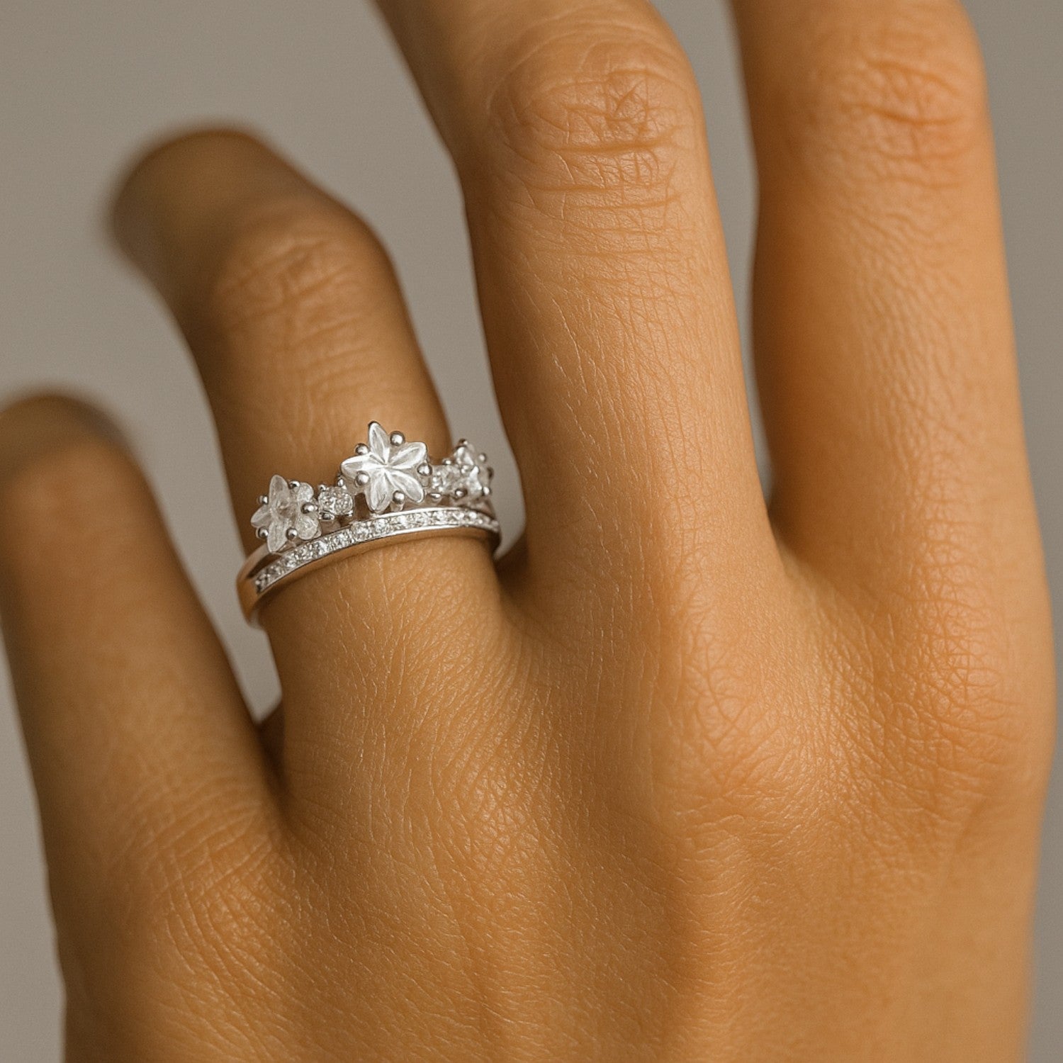 Anillo Corona Estrellas Circones