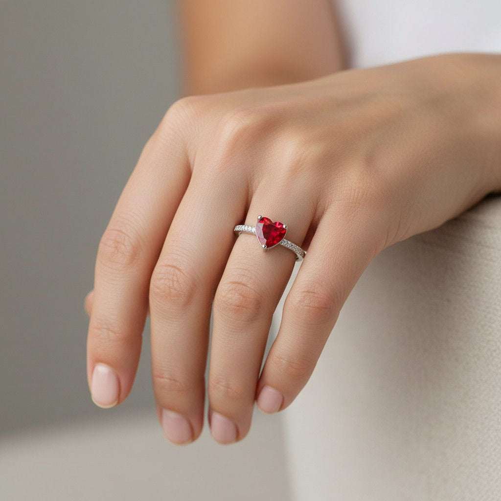 Anillo Corazón Circones Rubí
