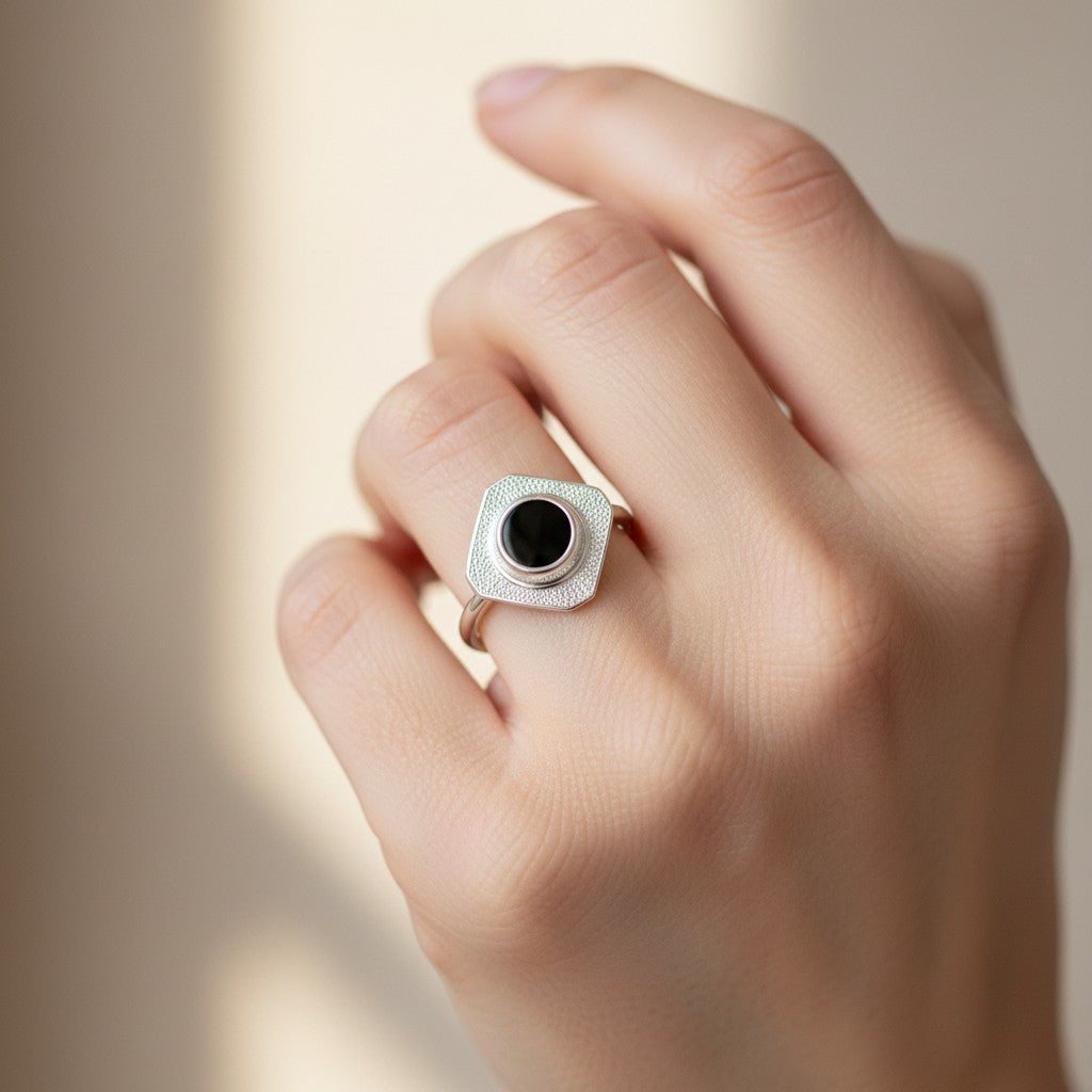Anillo Rombo Martillado Ónix