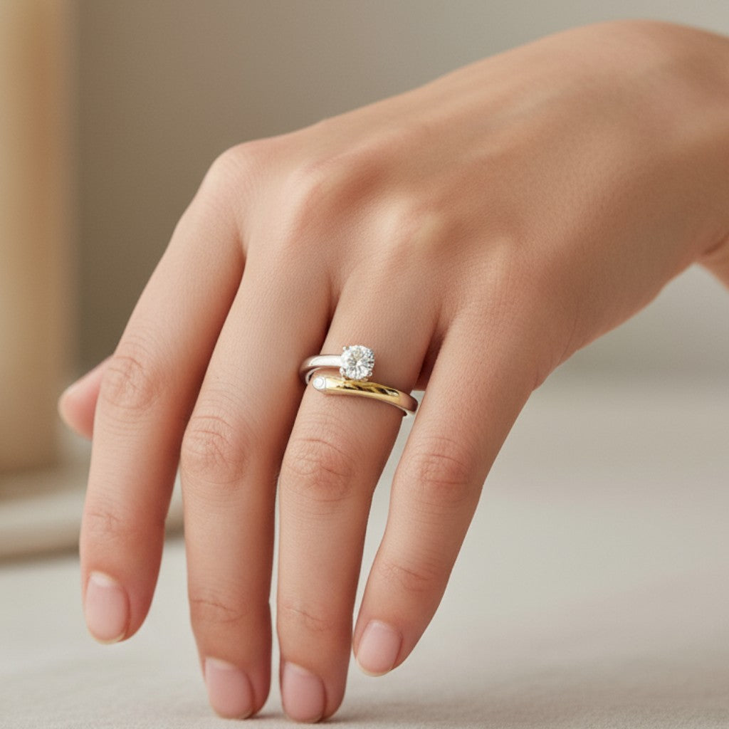 Anillo Circón Solitario Línea en Oro