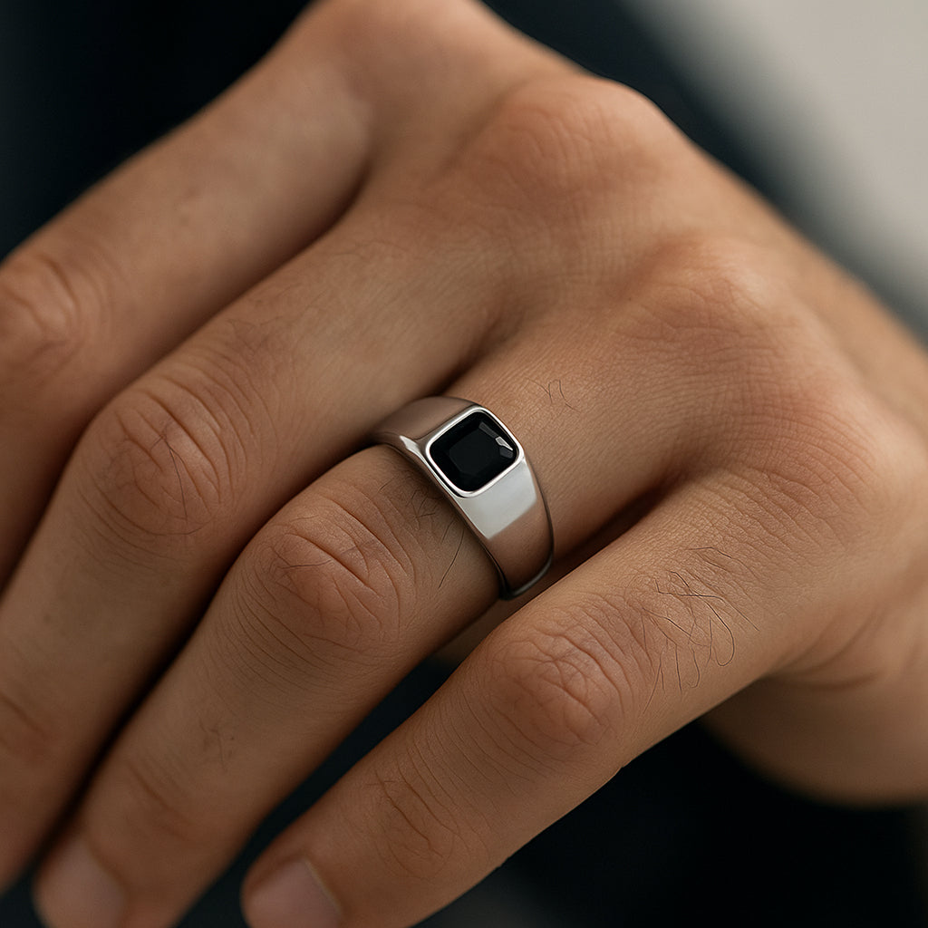 Anillo Sello Circón Ónix