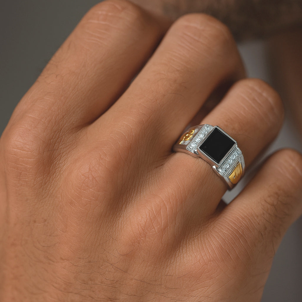Anillo Sello Circón Ónix Caballo en Oro