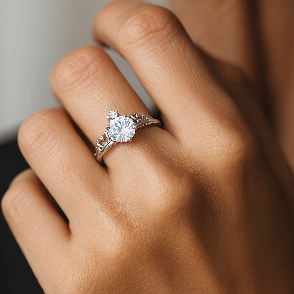 Anillo Corona Corazones Circón