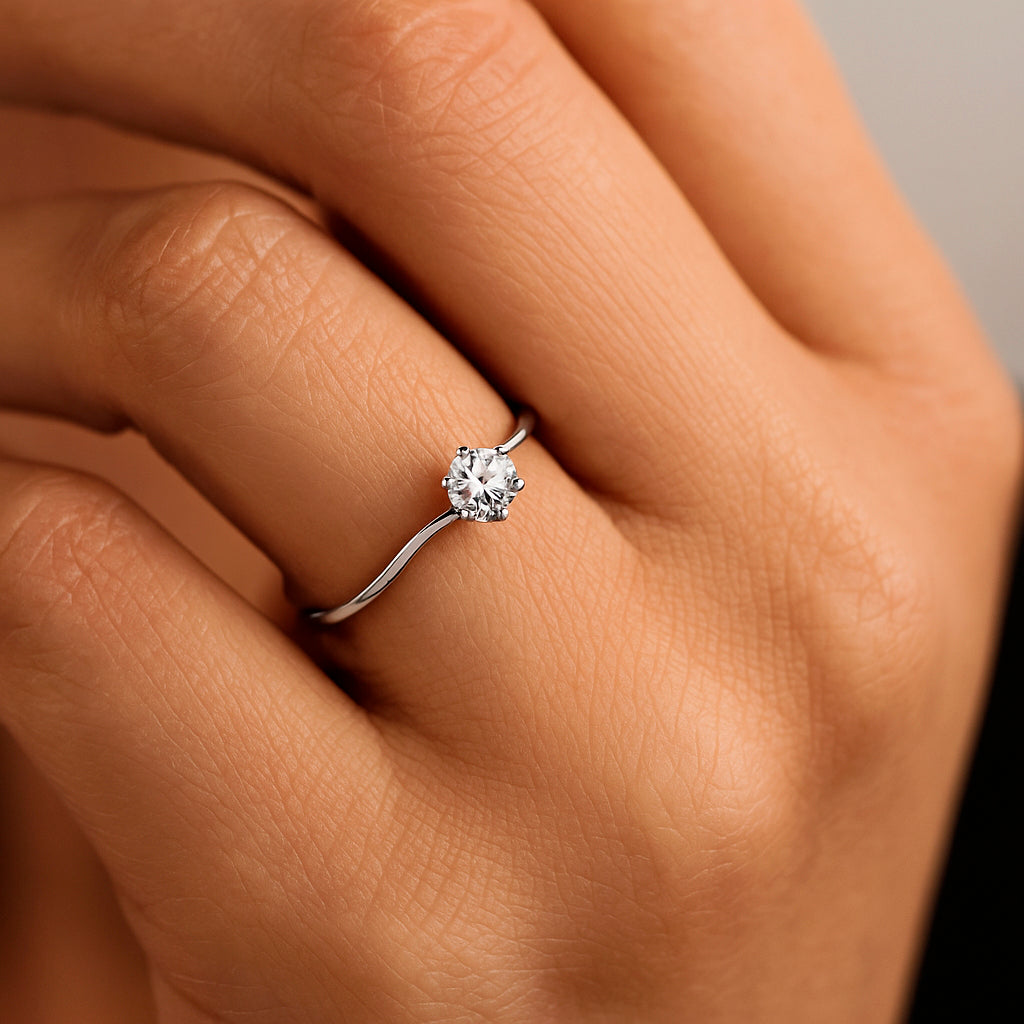 Anillo Ondulado Circón Solitario