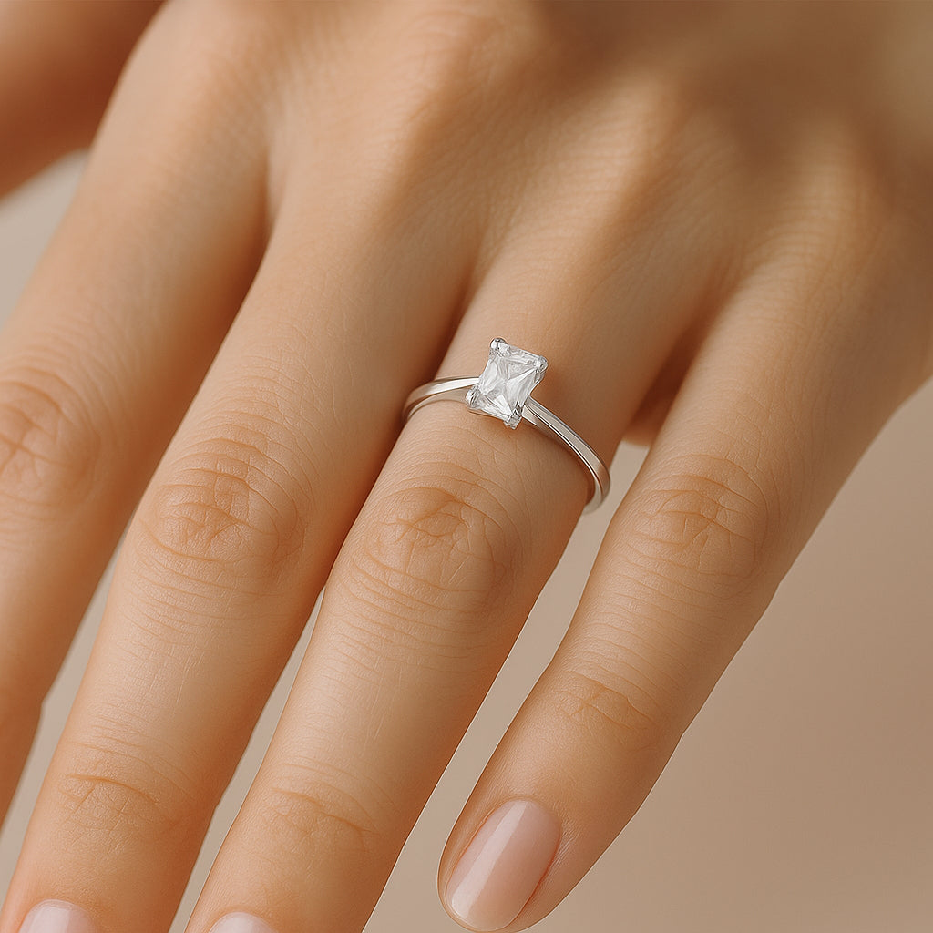 Anillo Solitario Circón Baguette