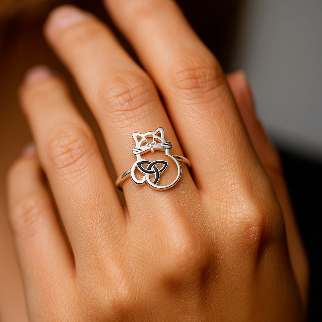 Anillo Gatito Circón Triqueta