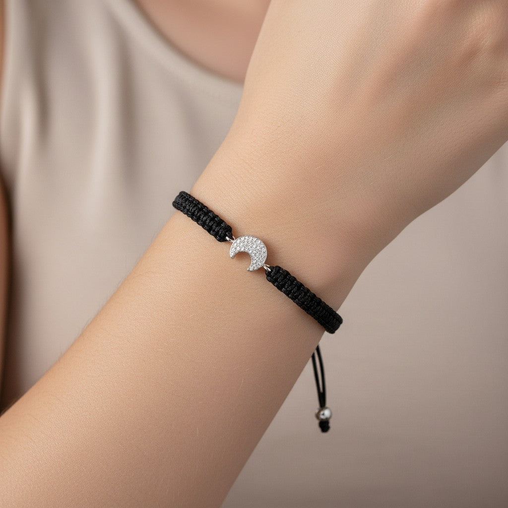 Pulsera Hilo Negro Ajustable Media Luna Circones