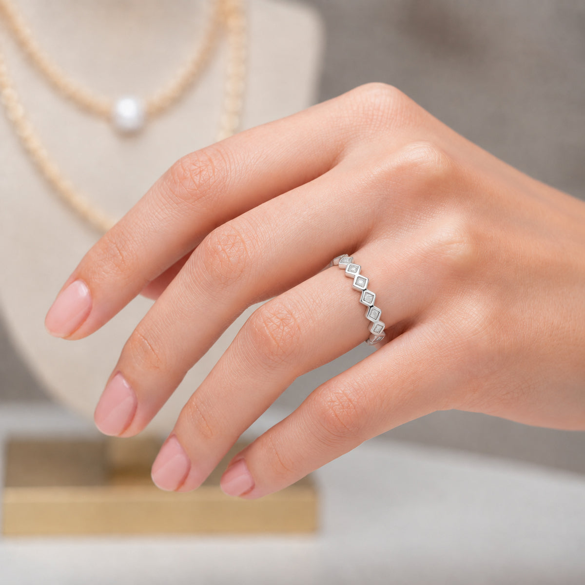 Anillo Cintillo Rombos Circones