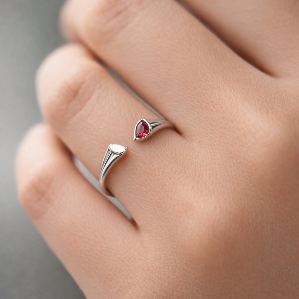 Anillo Corazones Circón Rubí