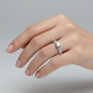 Anillo Solitario Ovalado Moissanita