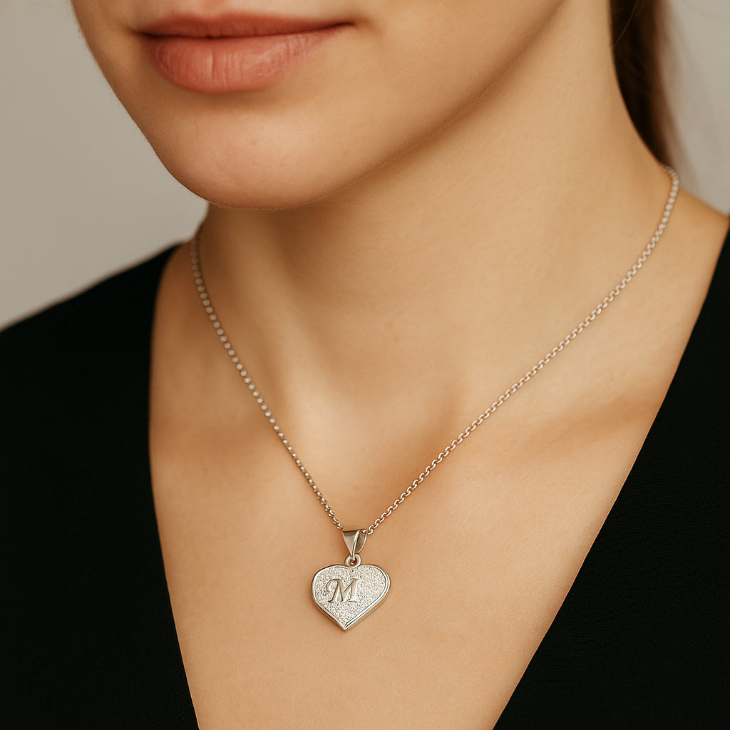 Colgante Letra M Corazón Circones