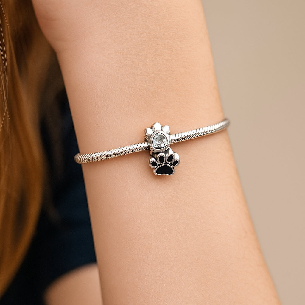 Colgante Charm Patitas Esmaltada Circón