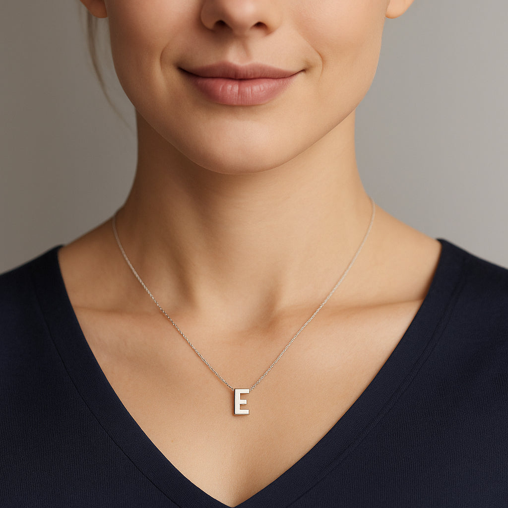 Collar Letra E