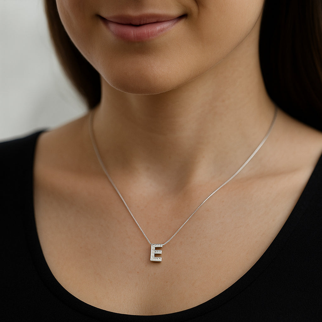 Collar Letra E Circones