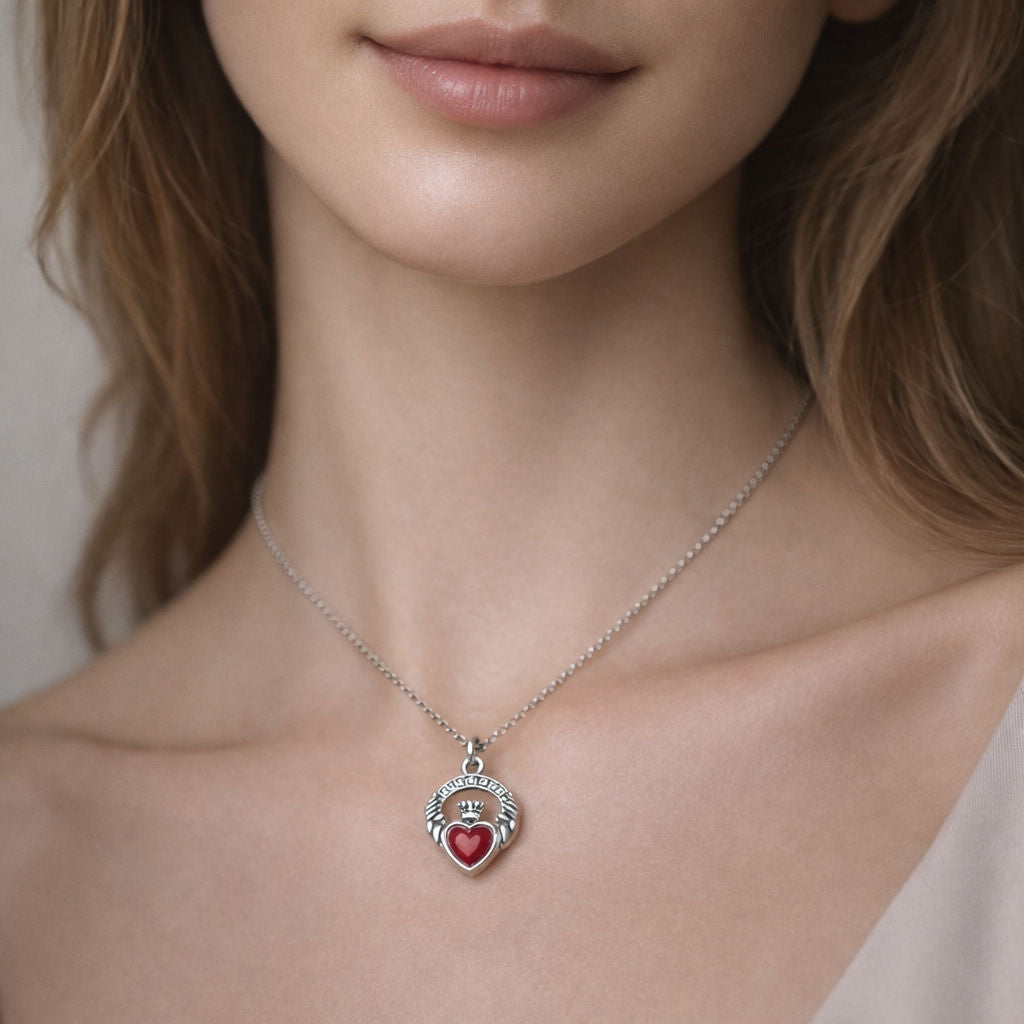 Collar Claddagh Circón Rubí