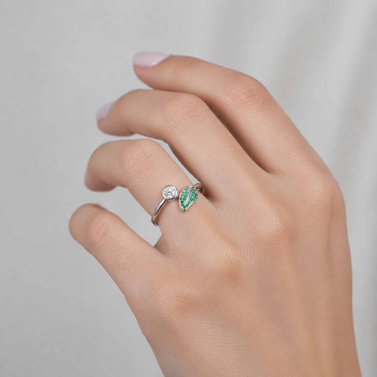 Anillo Ajustable Hoja Circones Esmeralda