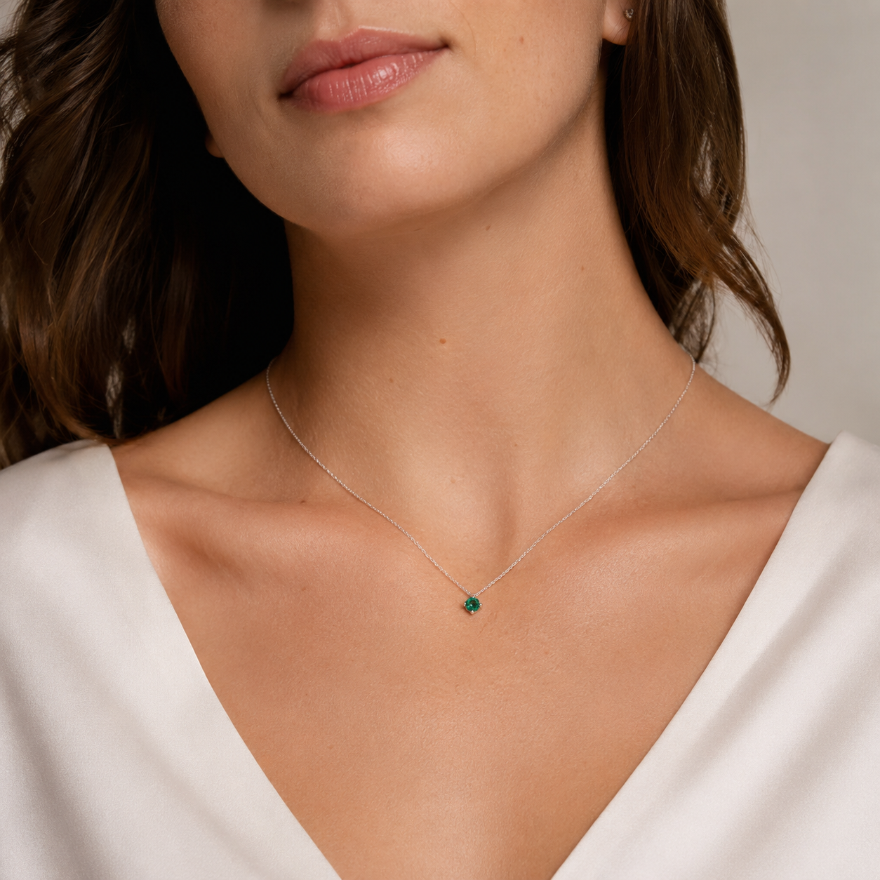 Collar Circón Punto de Luz Esmeralda 3 mm