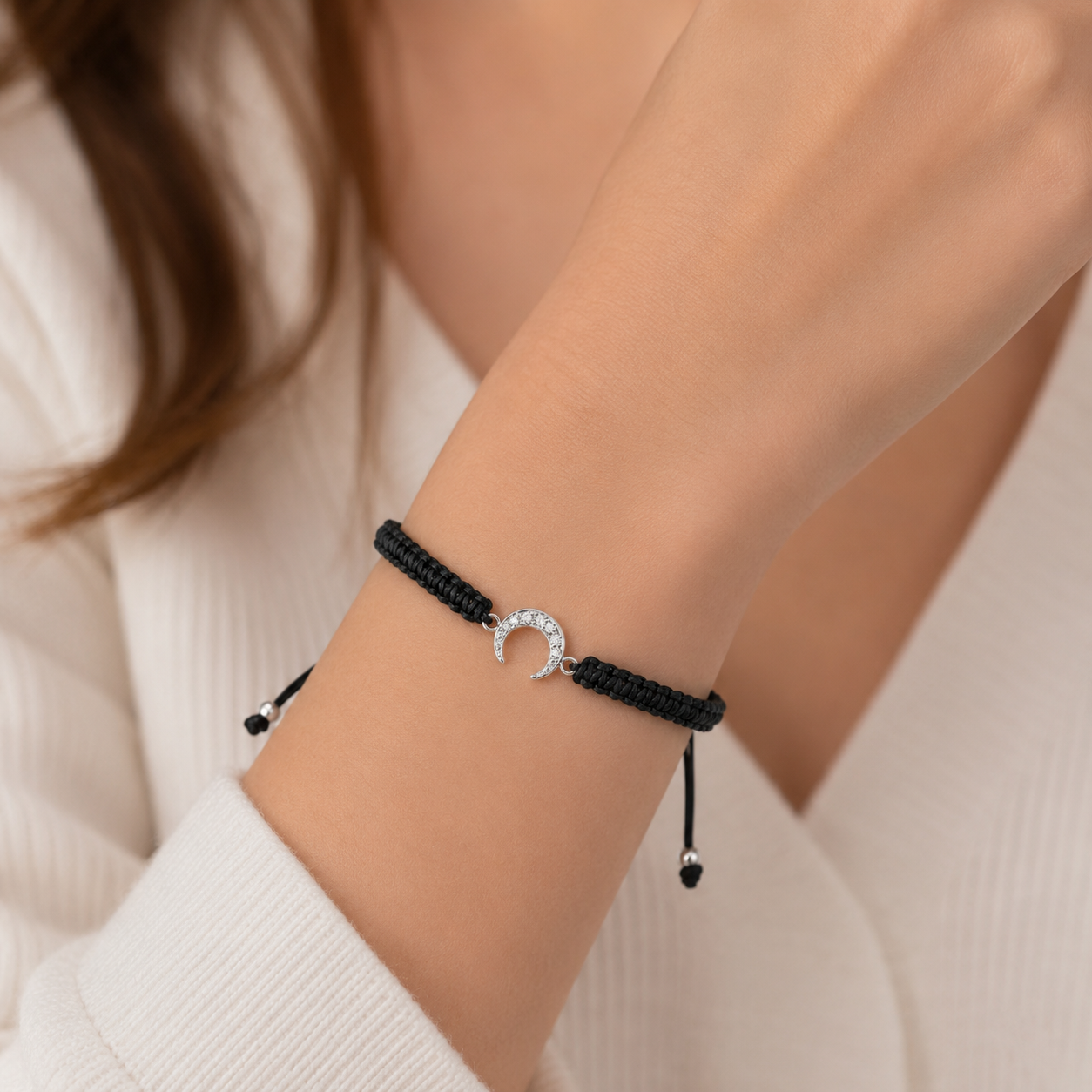 Pulsera Ajustable Hilo Negro Luna Invertida Circones