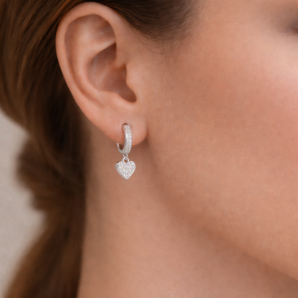 Argolla Huggie Corazón Circones 12 mm