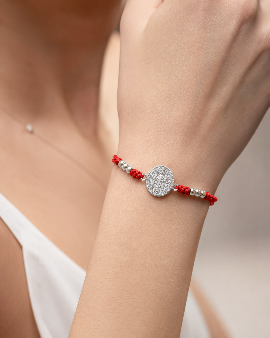 Pulsera Hilo Rojo Ajustable San Benito Abad