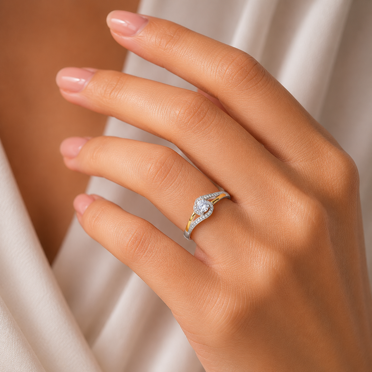 Anillo Nudo Circón Solitario con Oro