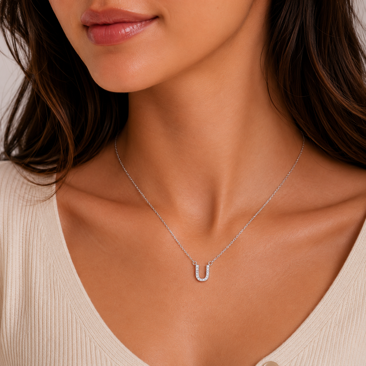 Collar Letra U con Circones