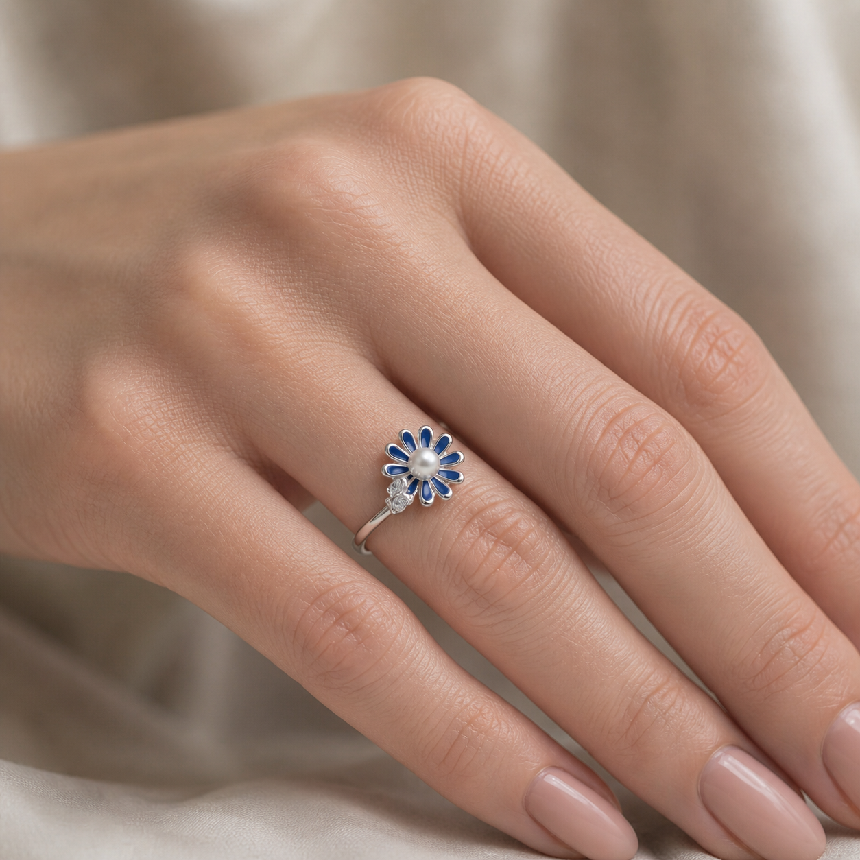 Anillo Ajustable Flor Esmaltada Perla Circones