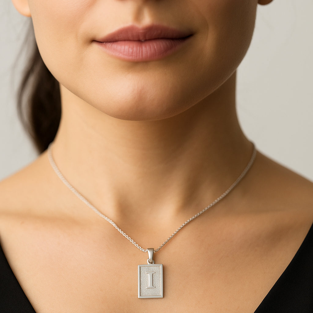 Colgante Placa Letra I