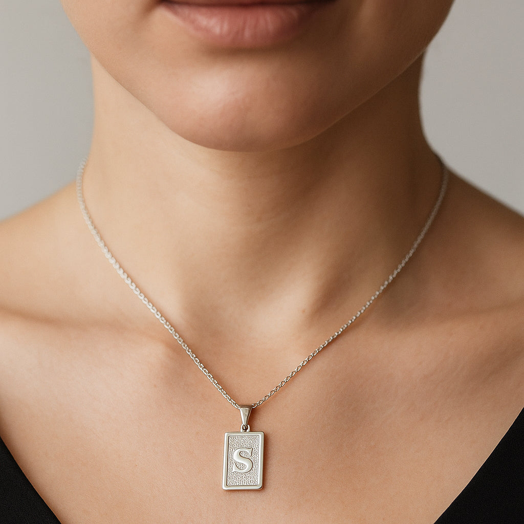 Colgante Placa Letra S