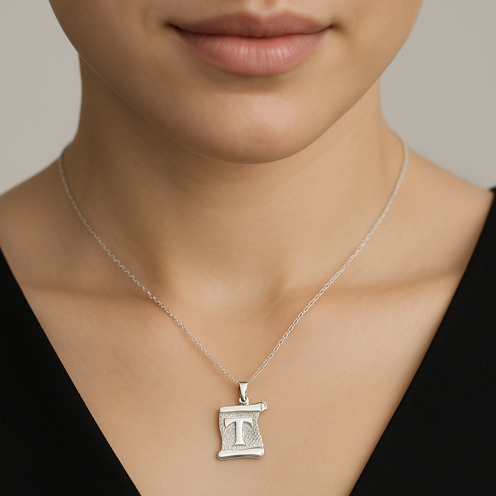 Colgante Pergamino Letra T