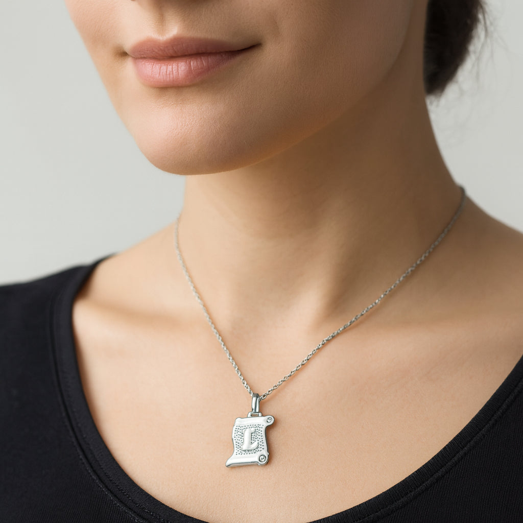 Colgante Pergamino Letra L en Oro