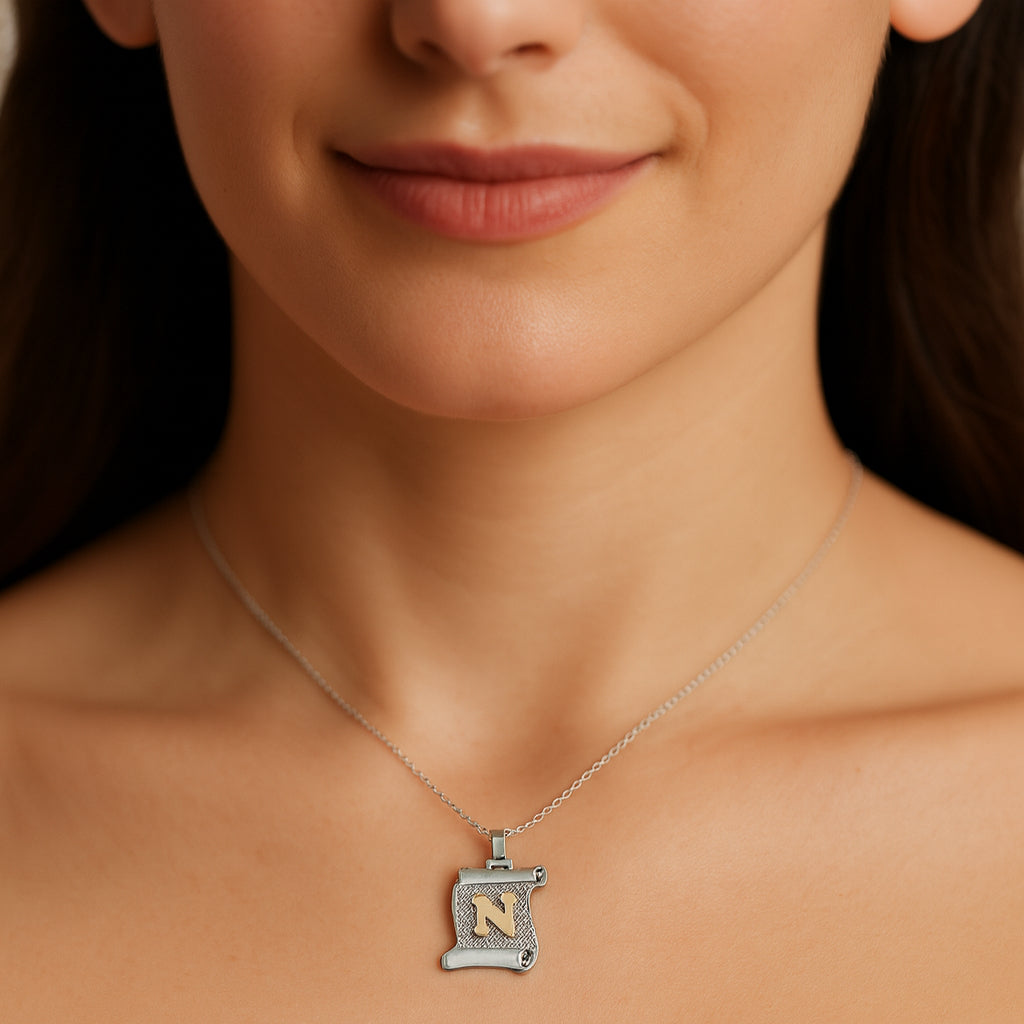 Colgante Pergamino Letra N en Oro