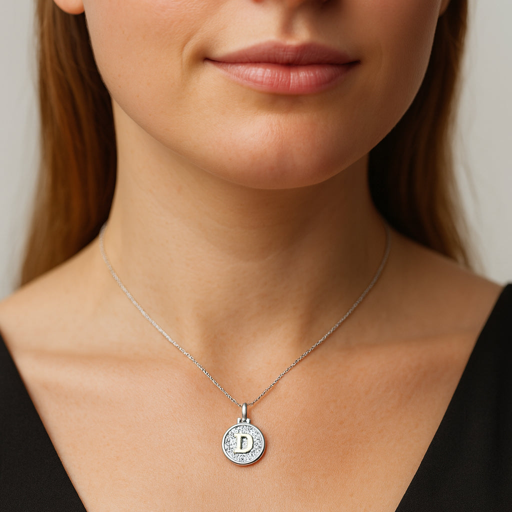 Colgante Circular Letra D en Oro