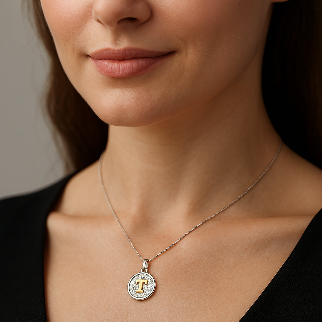 Colgante Circular Letra T en Oro