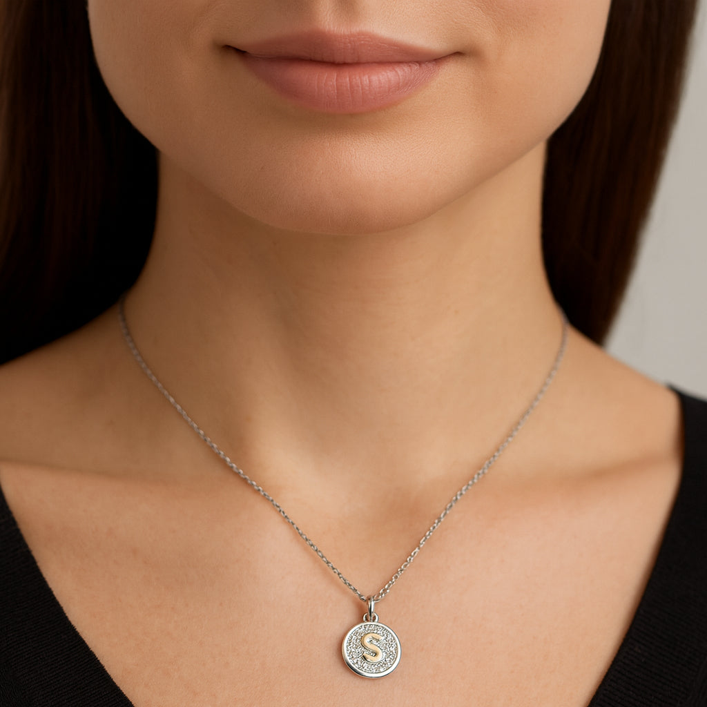 Colgante Circular Letra S en Oro