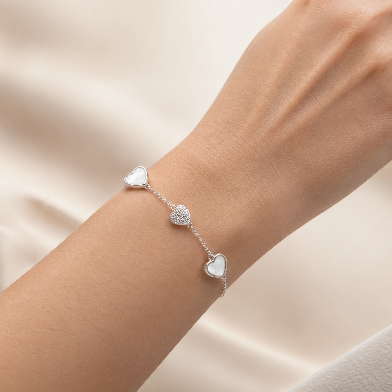 Pulsera Corazones Circones Nácar