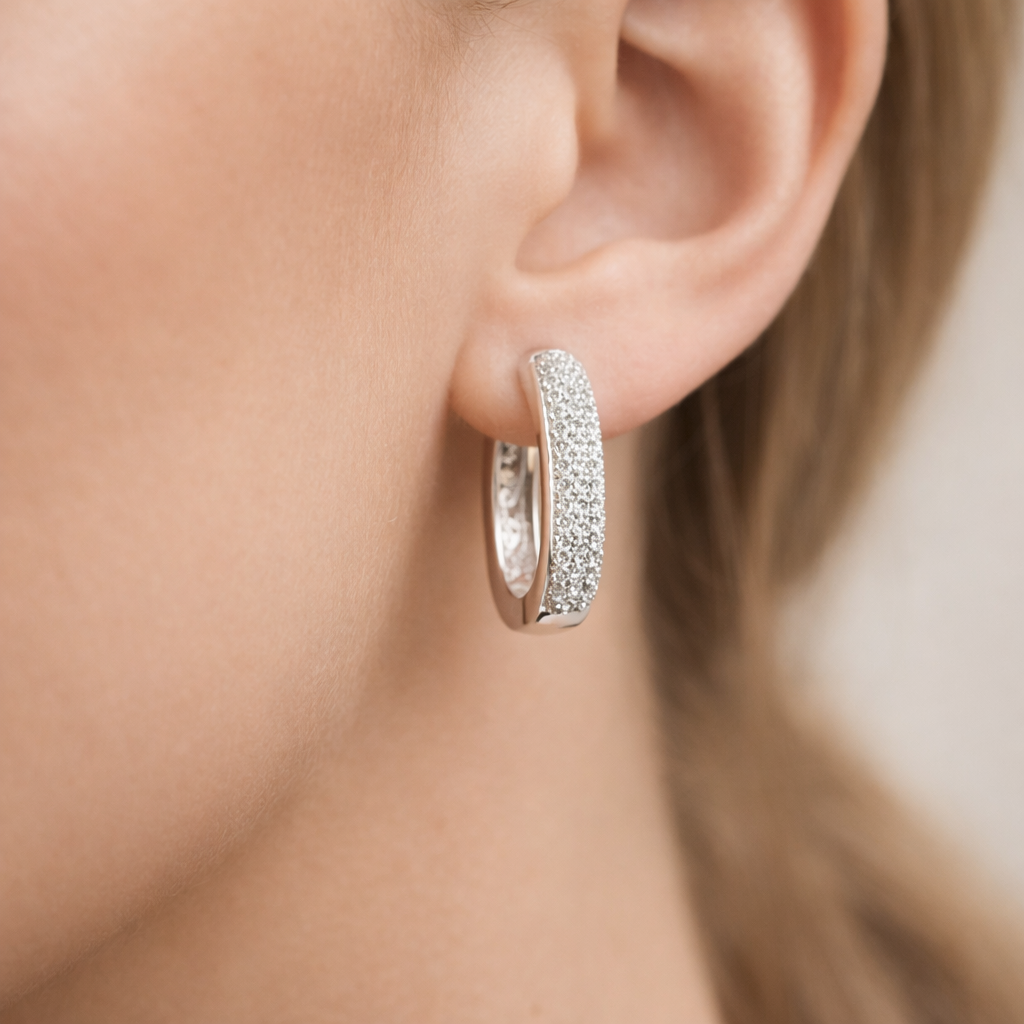 Argolla Huggie Circones Pavé 13 mm