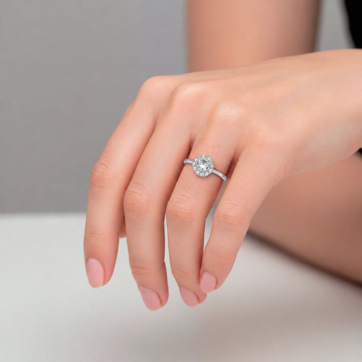 Anillo Flor Circón Halo