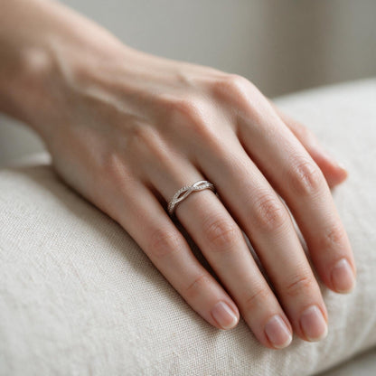 Anillo Líneas Entrelazadas Circones