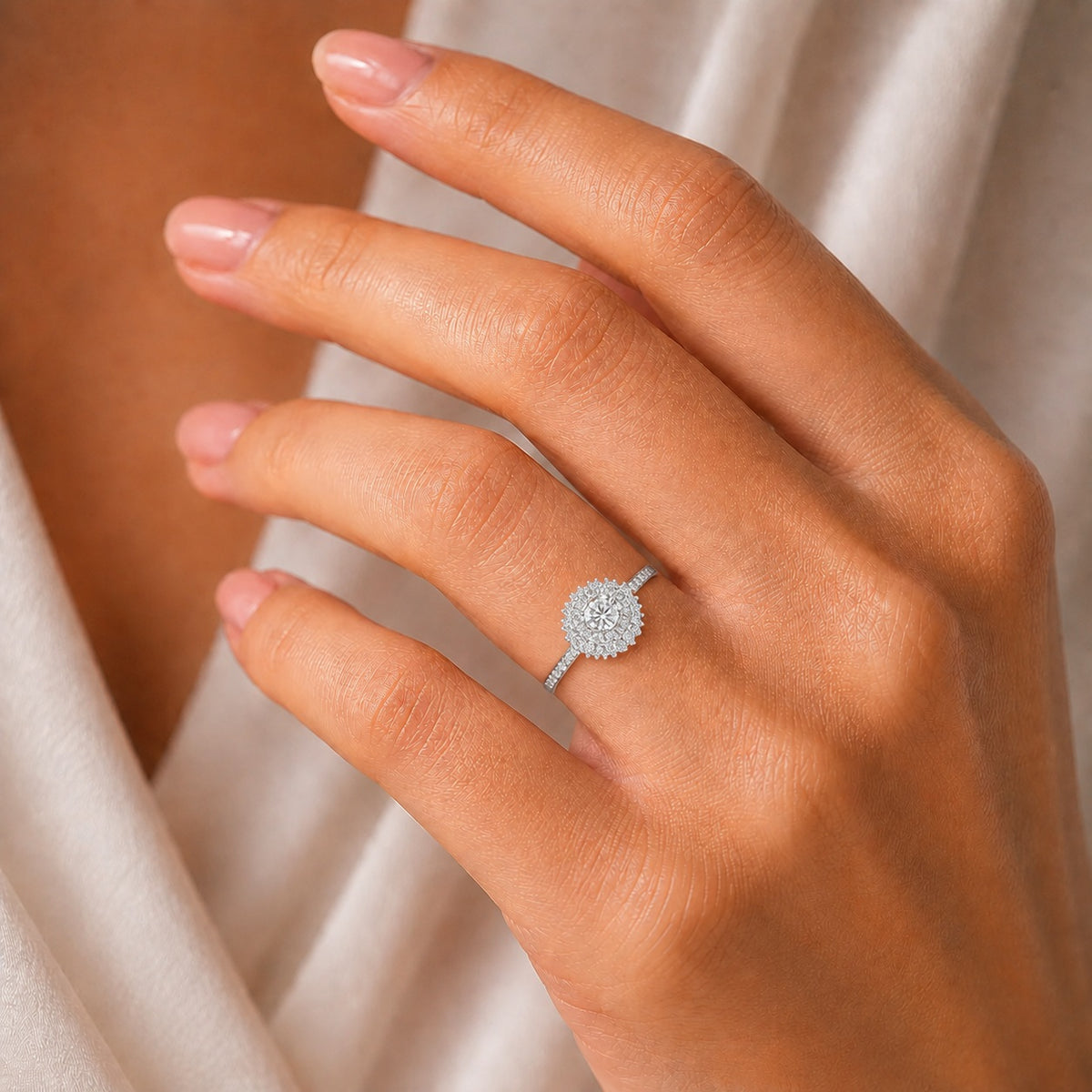 Anillo Flor Circones Pavé