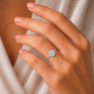 Anillo Flor Circones Pavé